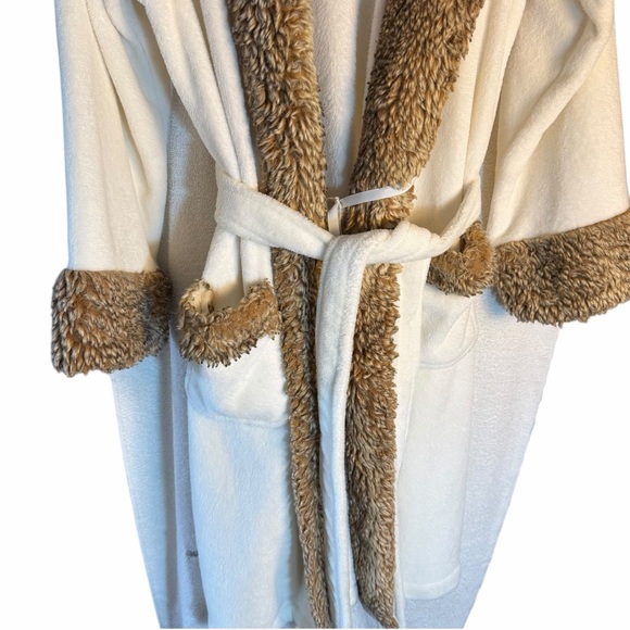 Pottery Barn Hooded Robe - Picture 5 of 10